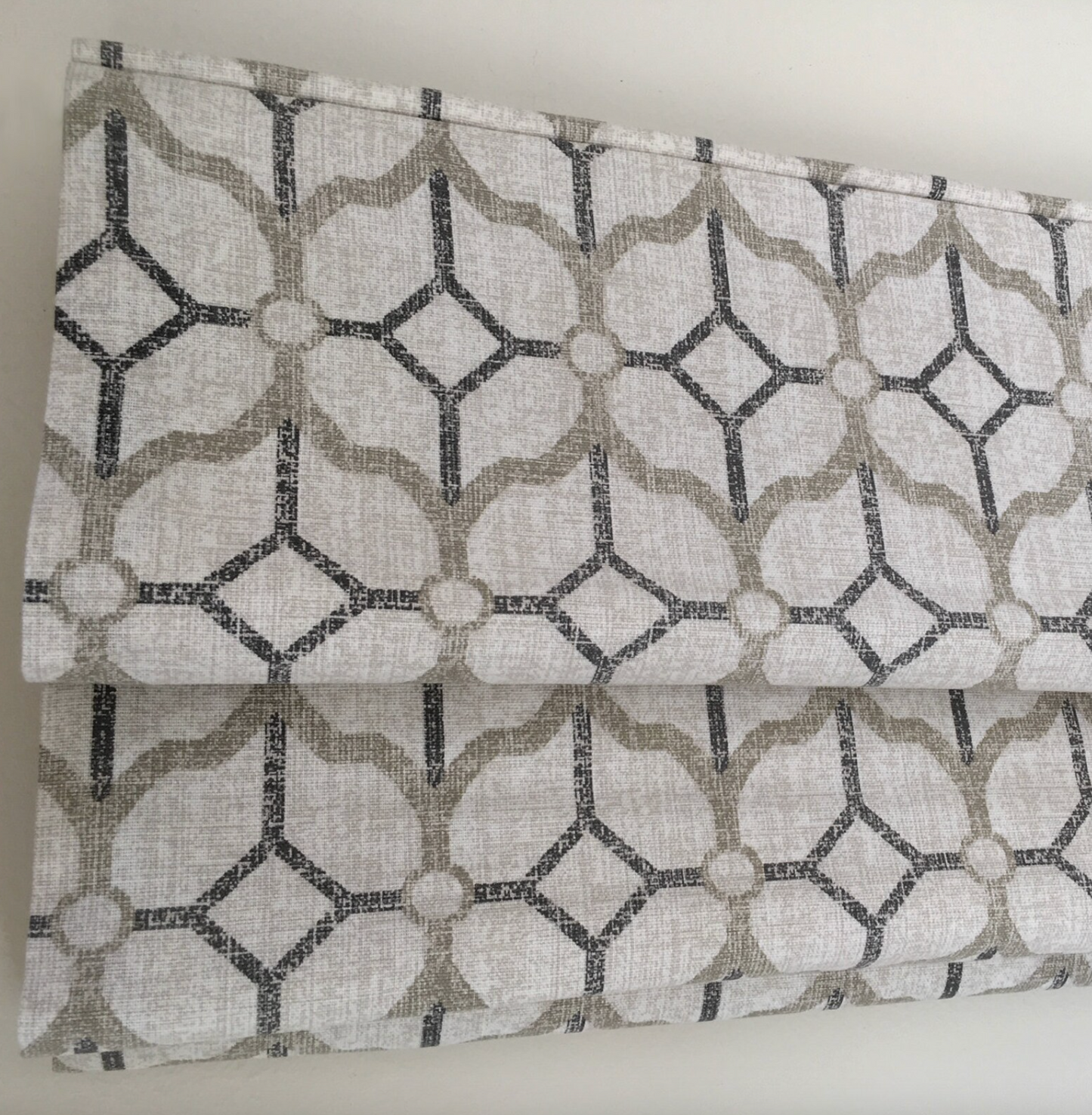 Gibbs Tulip Roman Shade — Custom Size