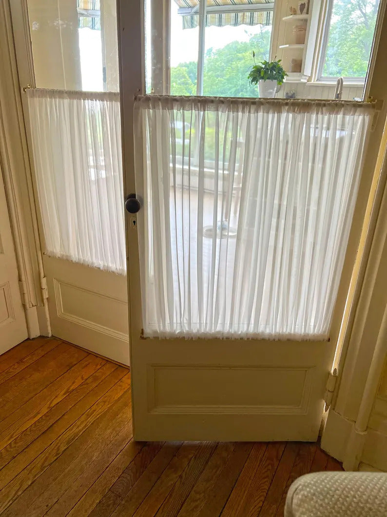Round café curtain rod 7/16 inch in white mounted inside a kitchen window frame