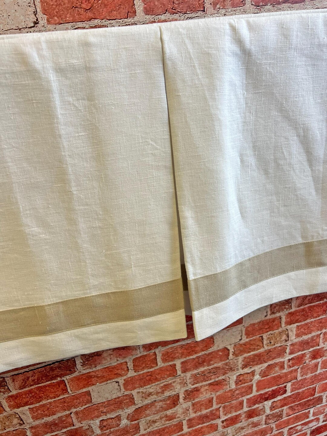 White faux-linen valance with beige border