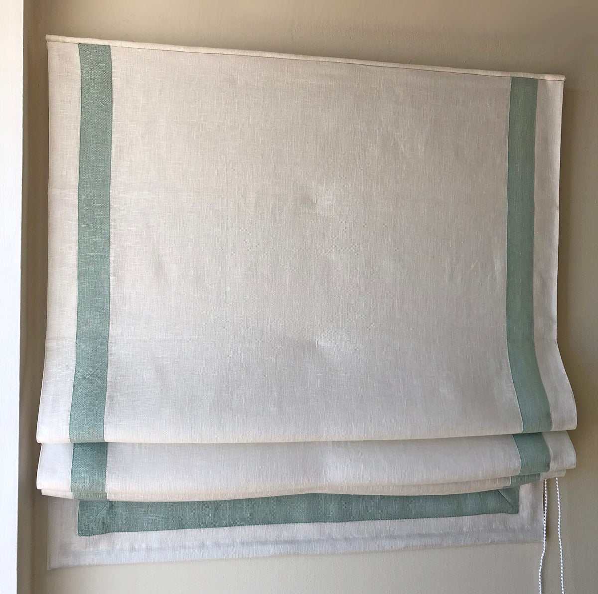 Cordoba linen relaxed Roman shade with Rendezvous contrast border