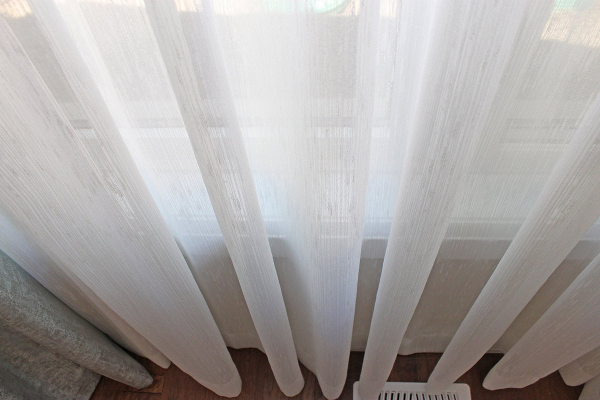 Lugano ripple fold panel detail along the leading edge