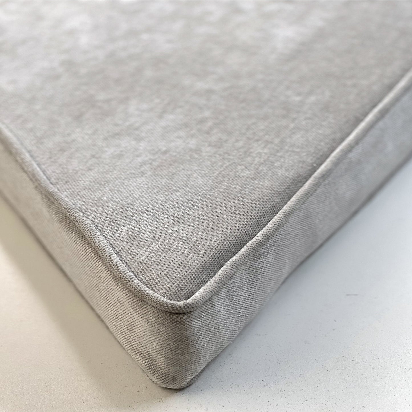 Custom seat cushion corner in FibreGuard Mermaid with self piping and zippered cover — LOGANOVA