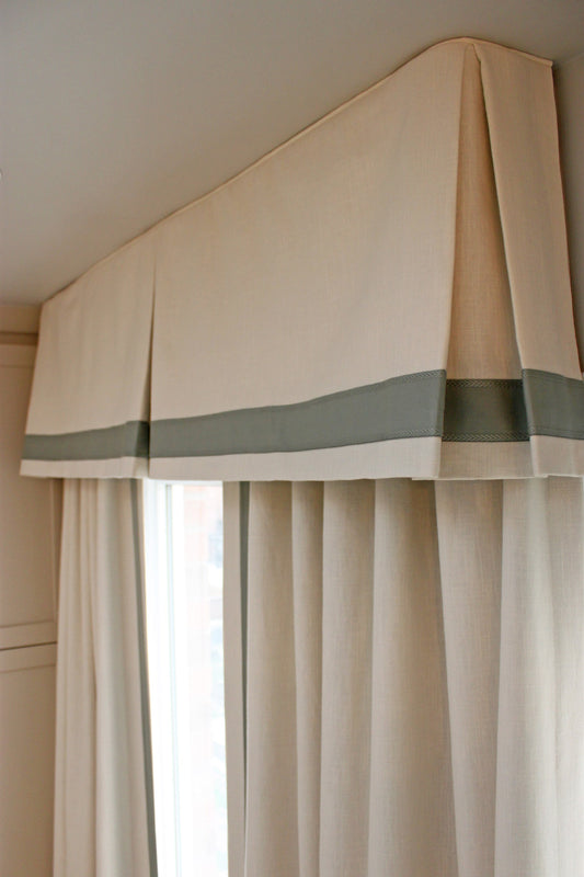 Cream linen pleated valance with seafoam heart trim border, close view — LOGANOVA