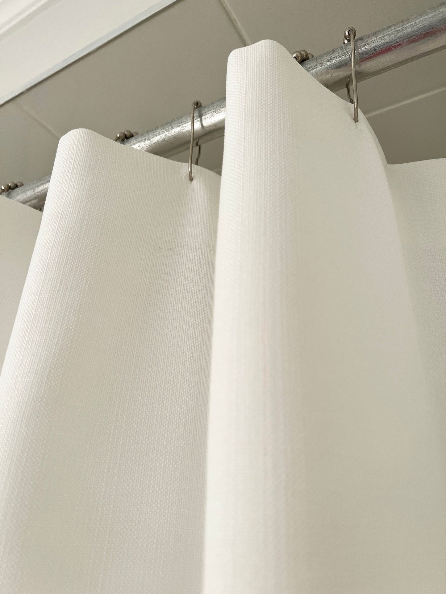 Shower curtain header with buttonholes, fabric detail — LOGANOVA