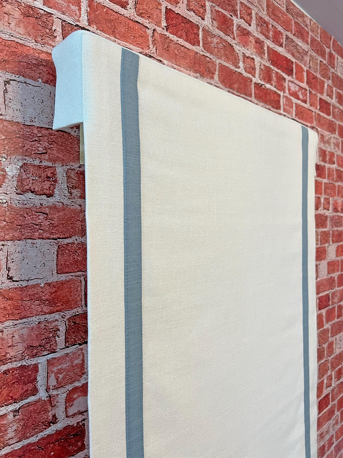 Close-up of the 1 inch contrast border inset 2 inches from the edge of the shade