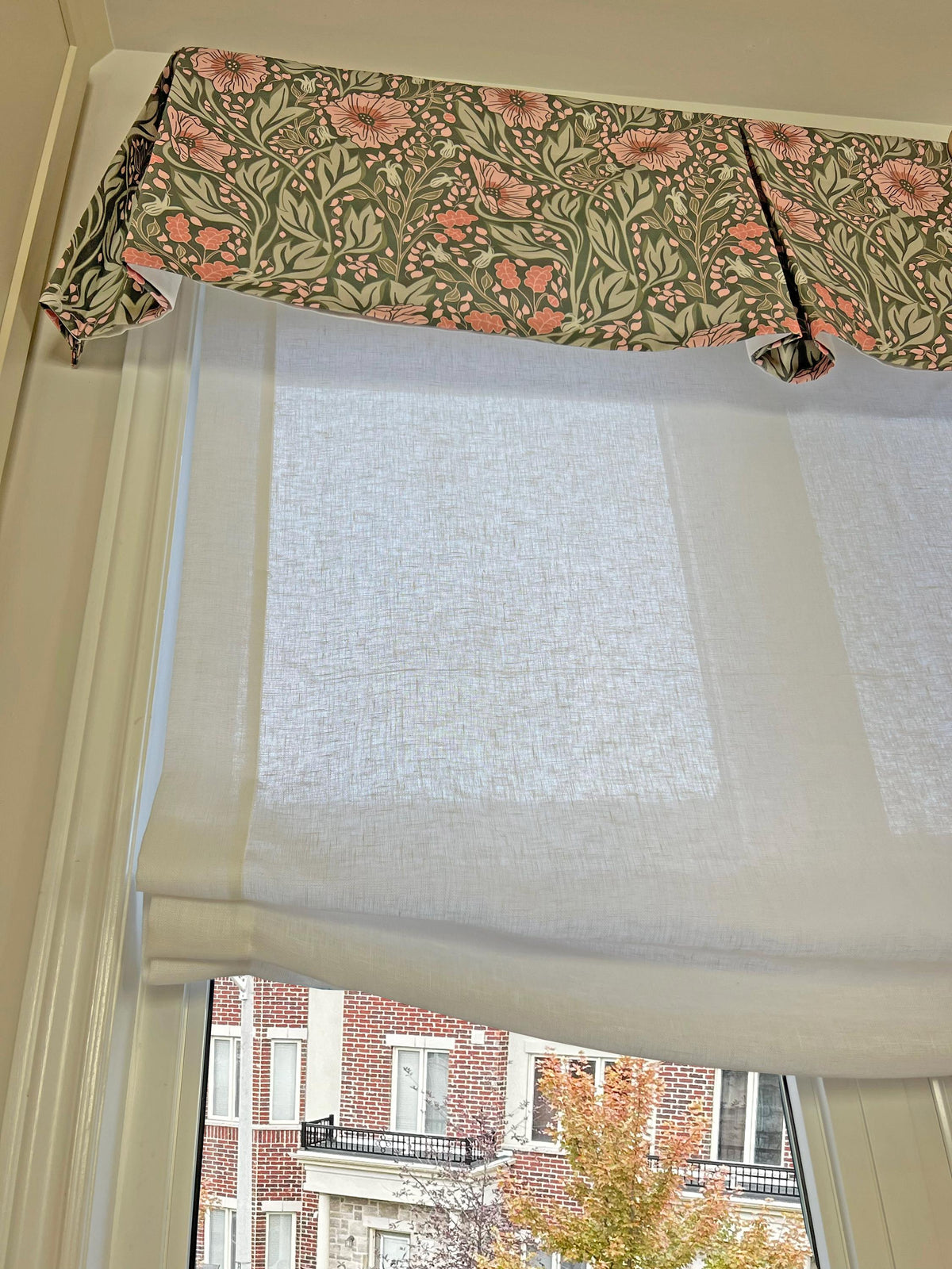 Close view of the pleats on the Arts & Crafts floral valance