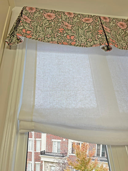 Close view of the pleats on the Arts & Crafts floral valance