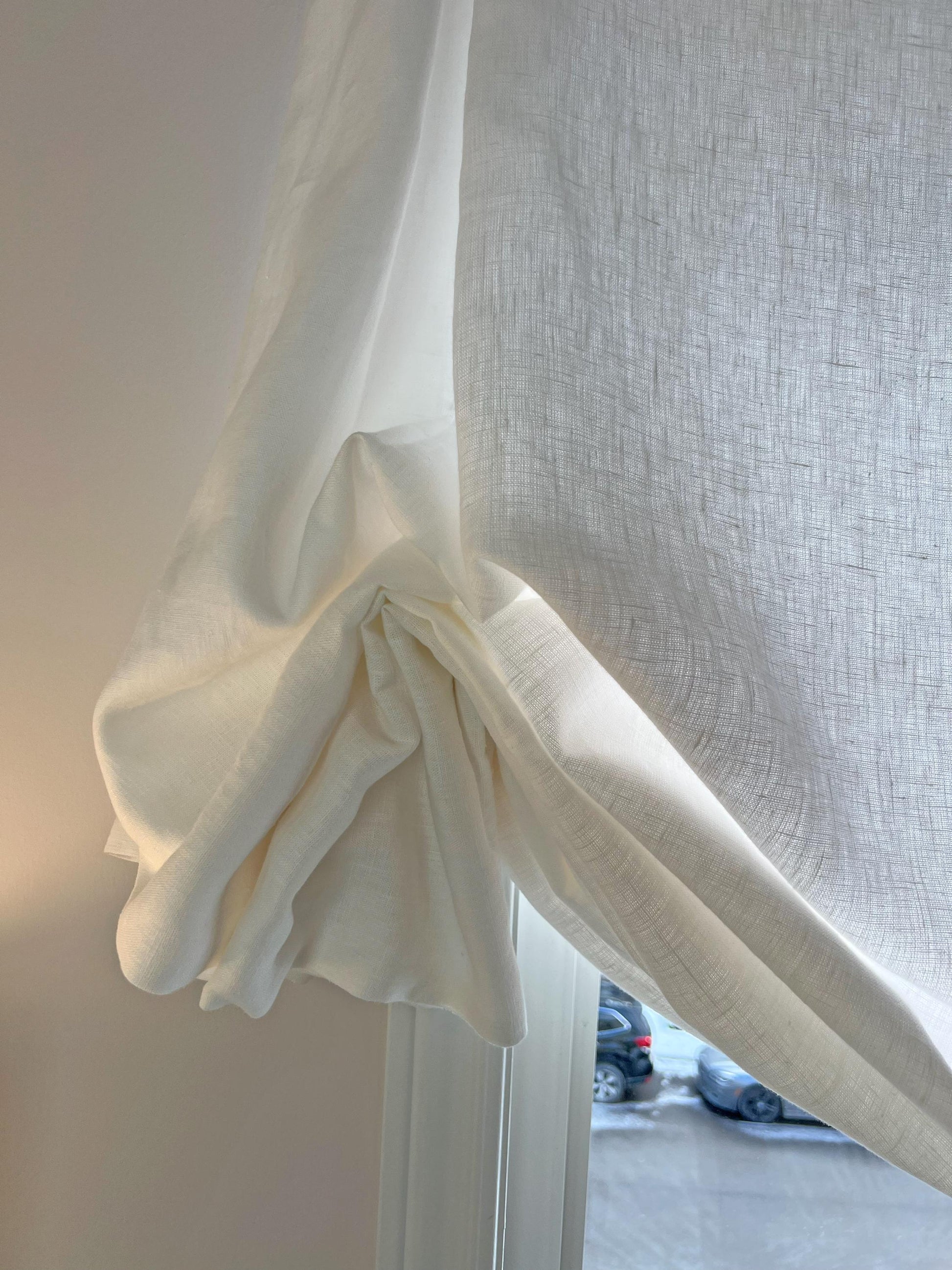 Tulip fold detail, soft gathered sag in 100% linen — LOGANOVA