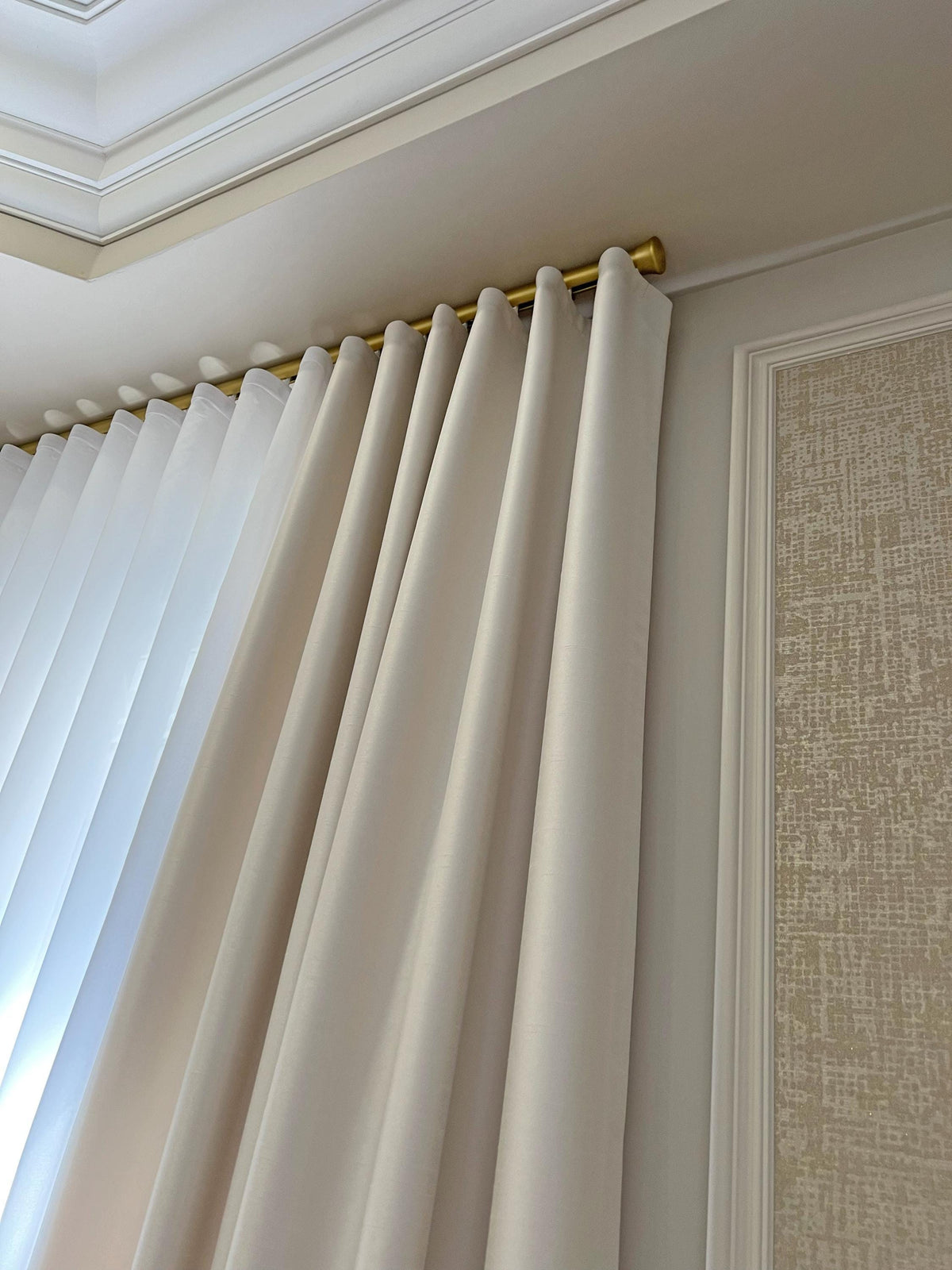 Vanessa channel track with S-fold wave drapery