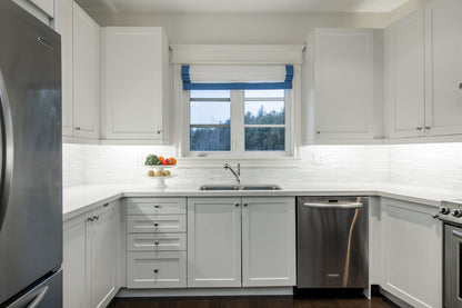 White flat Roman shade with Blue border