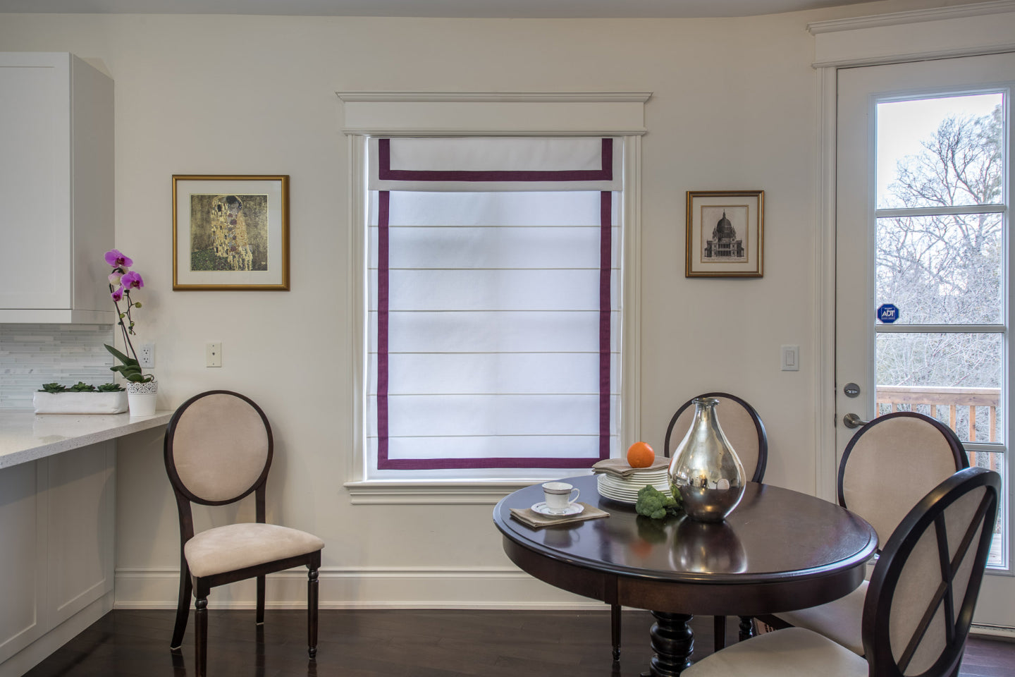 Plum colour of border