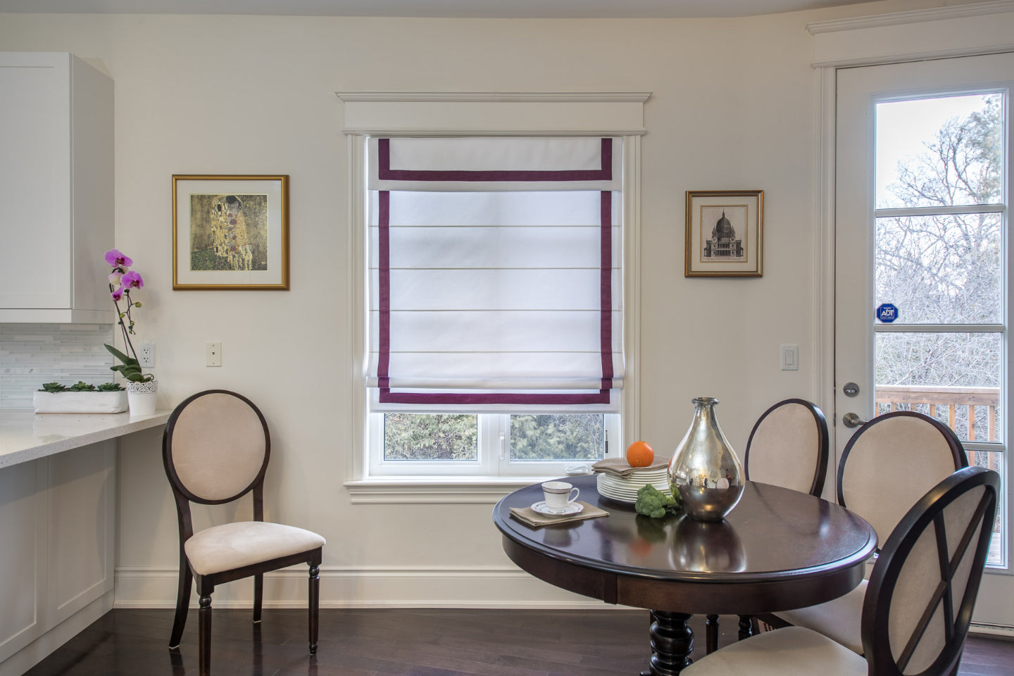 Plum colour of border